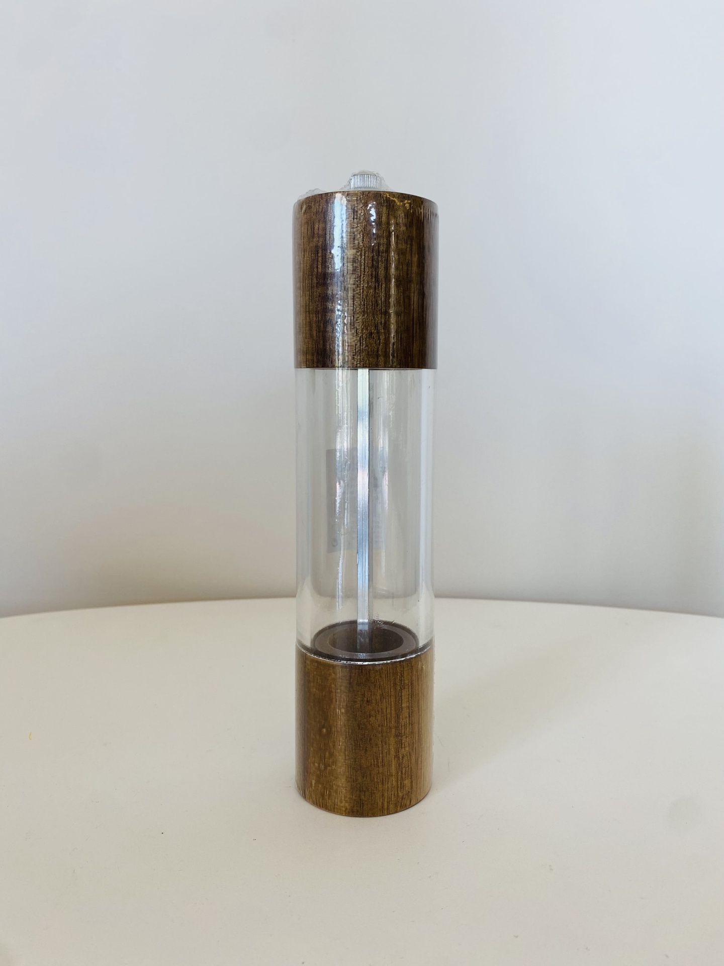 Moinho de especiarias em vidro e madeira