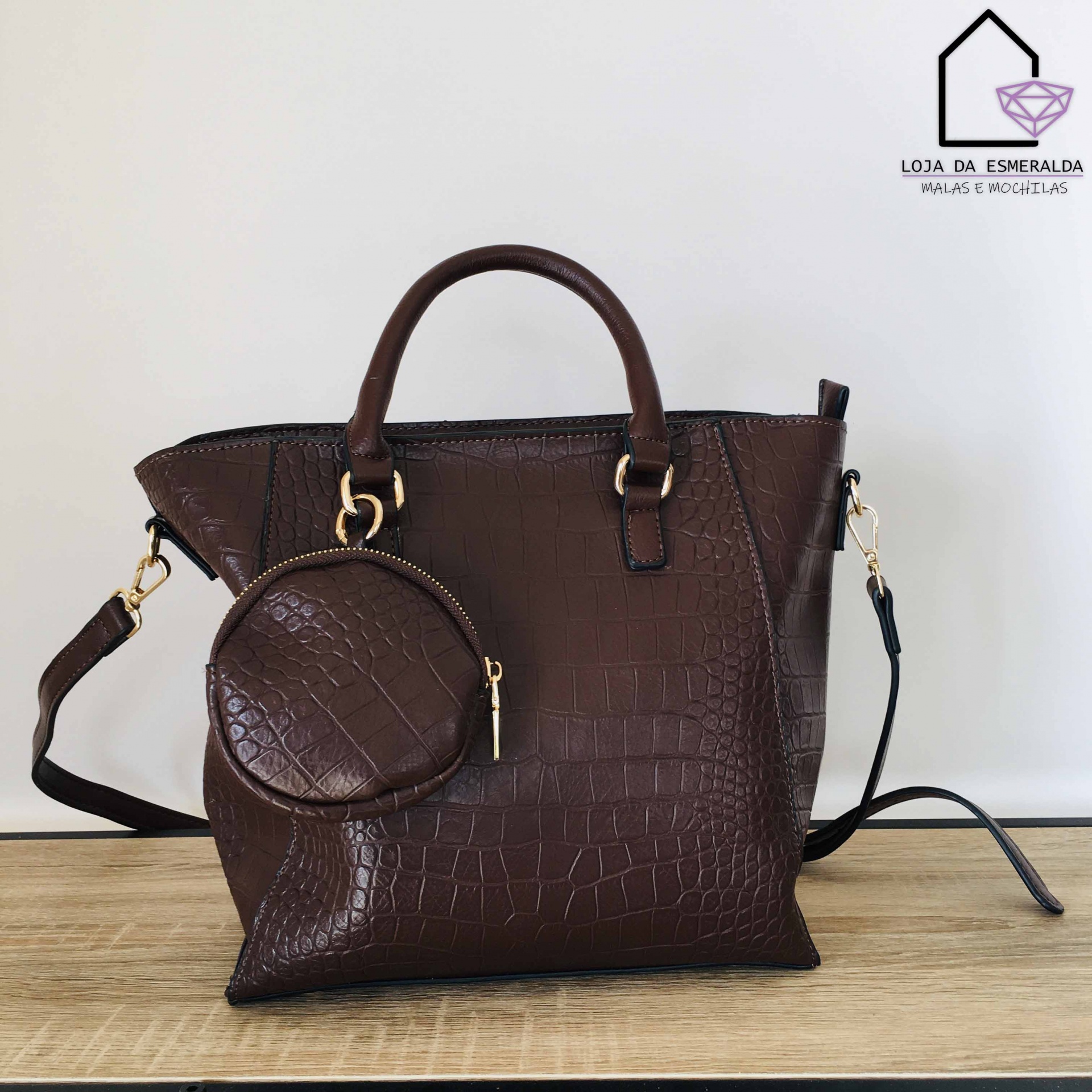 Mala castanha escura com padrão crocodilo e bolsa redonda destacável