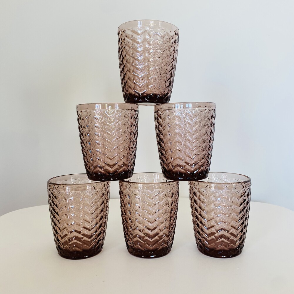 Conjunto de copos em vidro fumado castanho com padrão texturizado