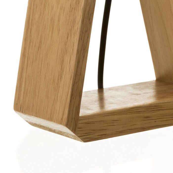 Estrutura em madeira clara com cabo preto e fundo branco