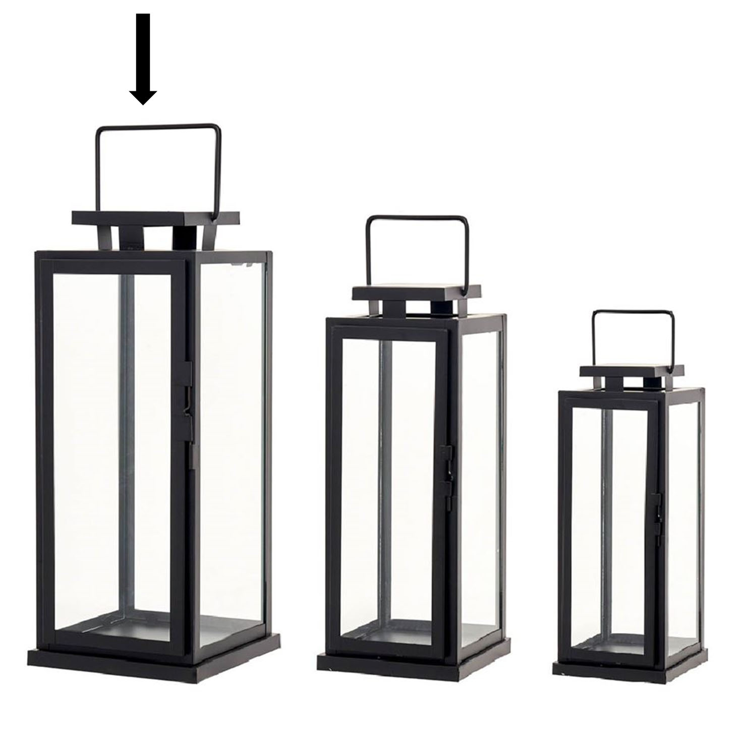 Conjunto de três lanternas de metal preto e vidro com alças retangulares.