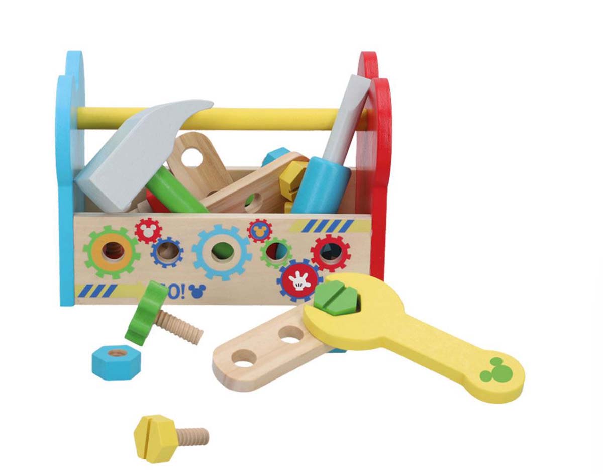 Brinquedo infantil de ferramentas em madeira com caixa organizadora colorida.