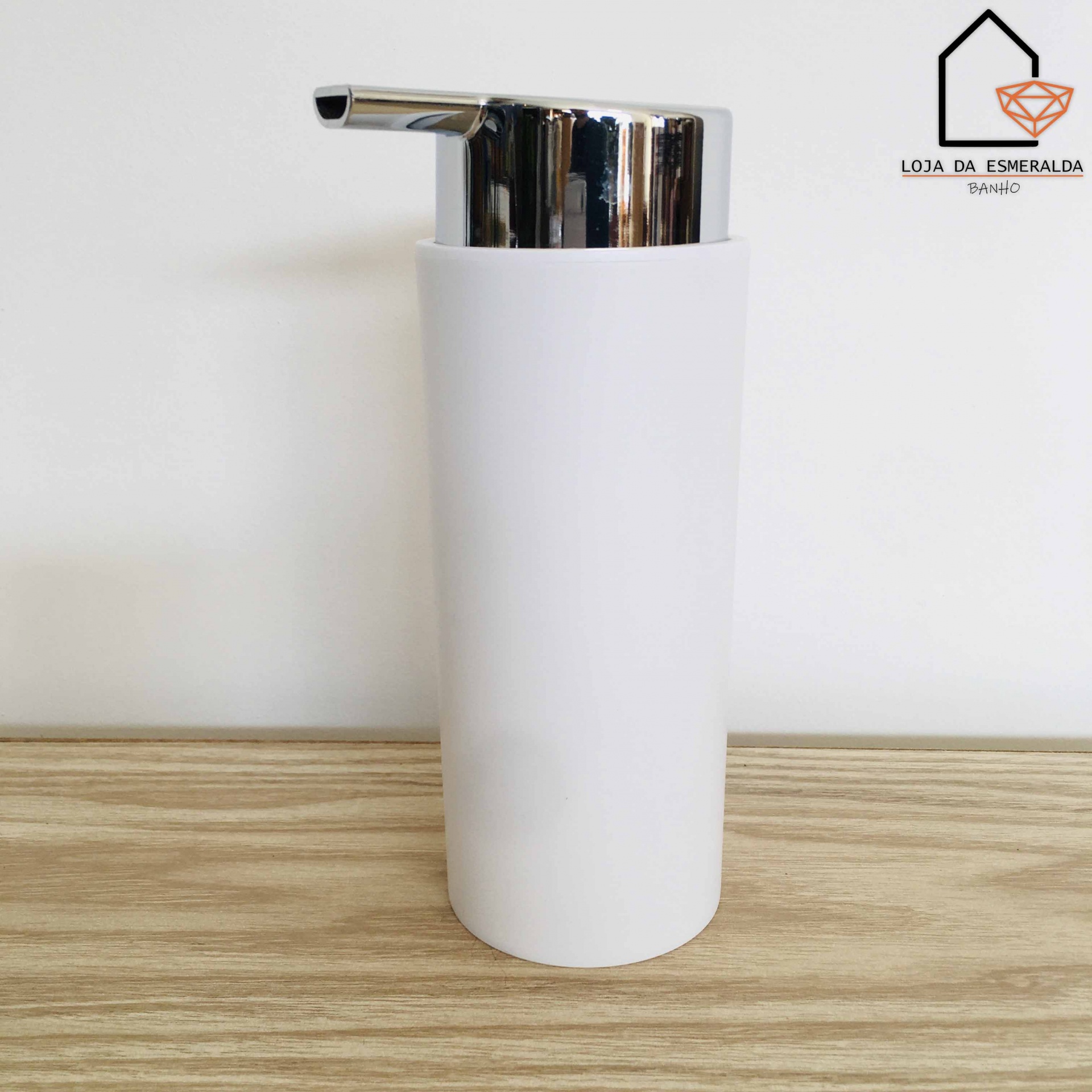 Dispensador de sabão branco com bocal metálico