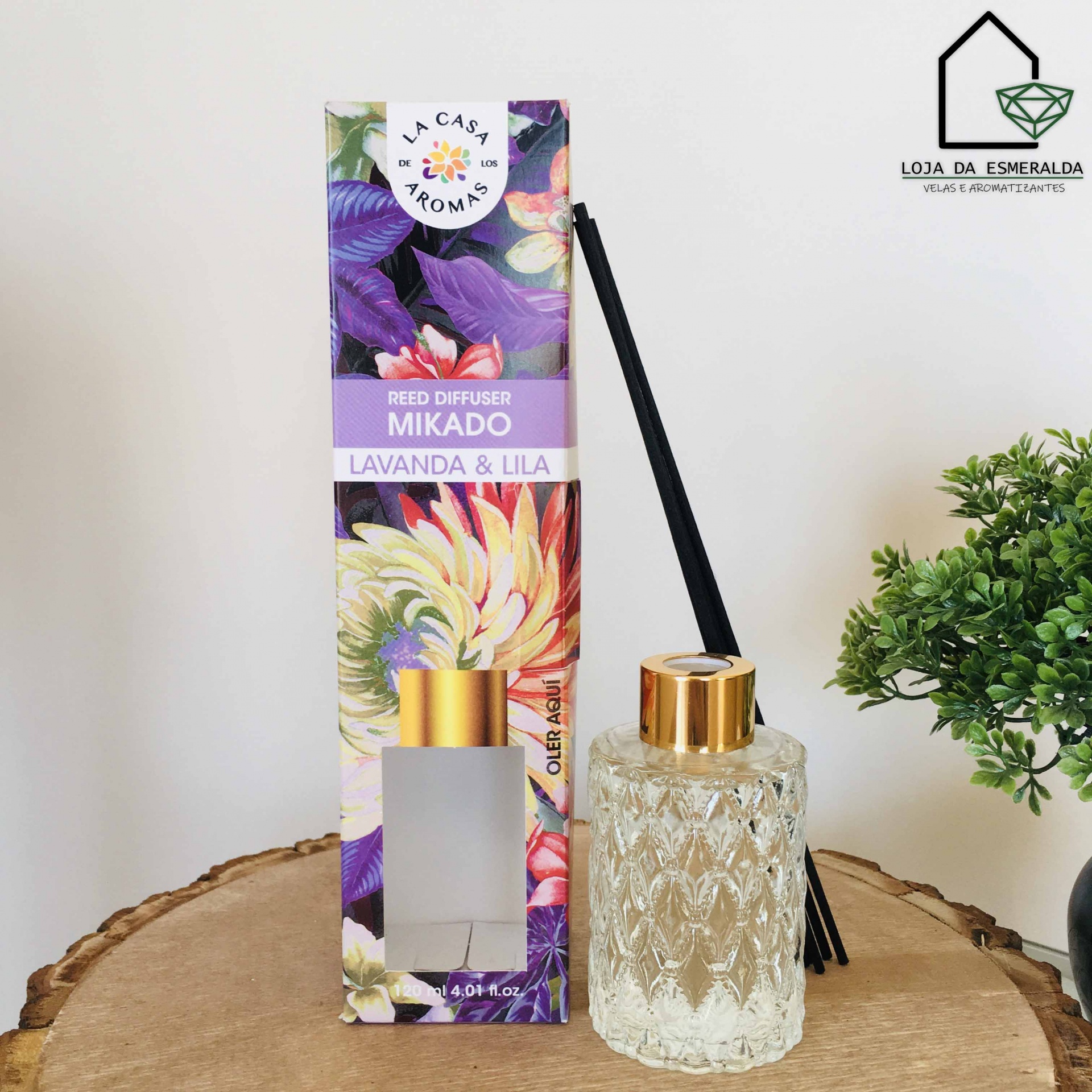 Difusor Mikado Lavanda & Lila com embalagem colorida e garrafa de vidro texturizado