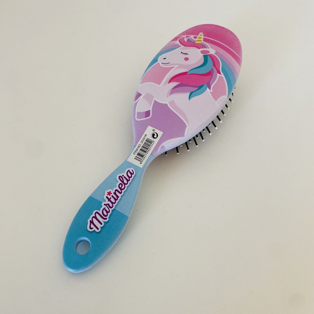 Escova de cabelo rosa e azul com estampa de unicórnio e texto 'Martinela'