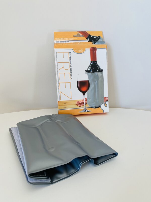 Enfriador de garrafas cinzento e embalagem com imagem de garrafa de vinho e copo
