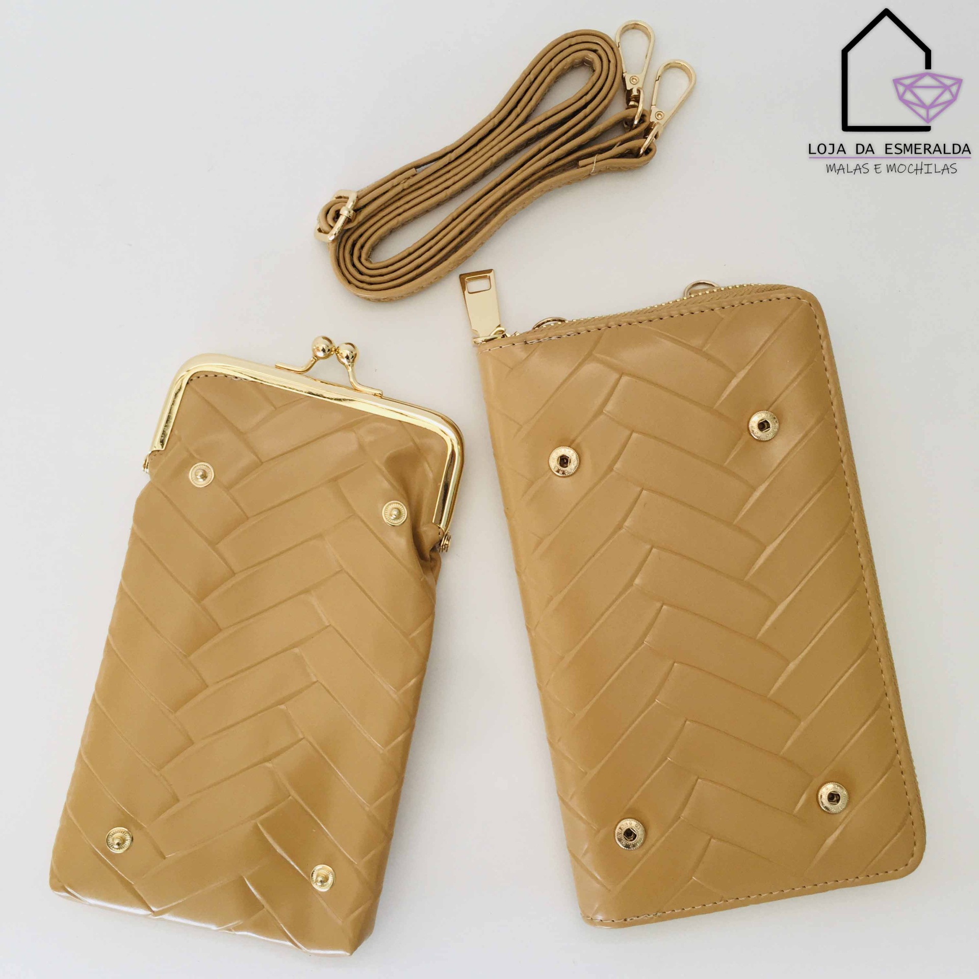 Conjunto de duas bolsas castanhas com padrão entrelaçado, alça destacável e logótipo da loja no canto superior direito