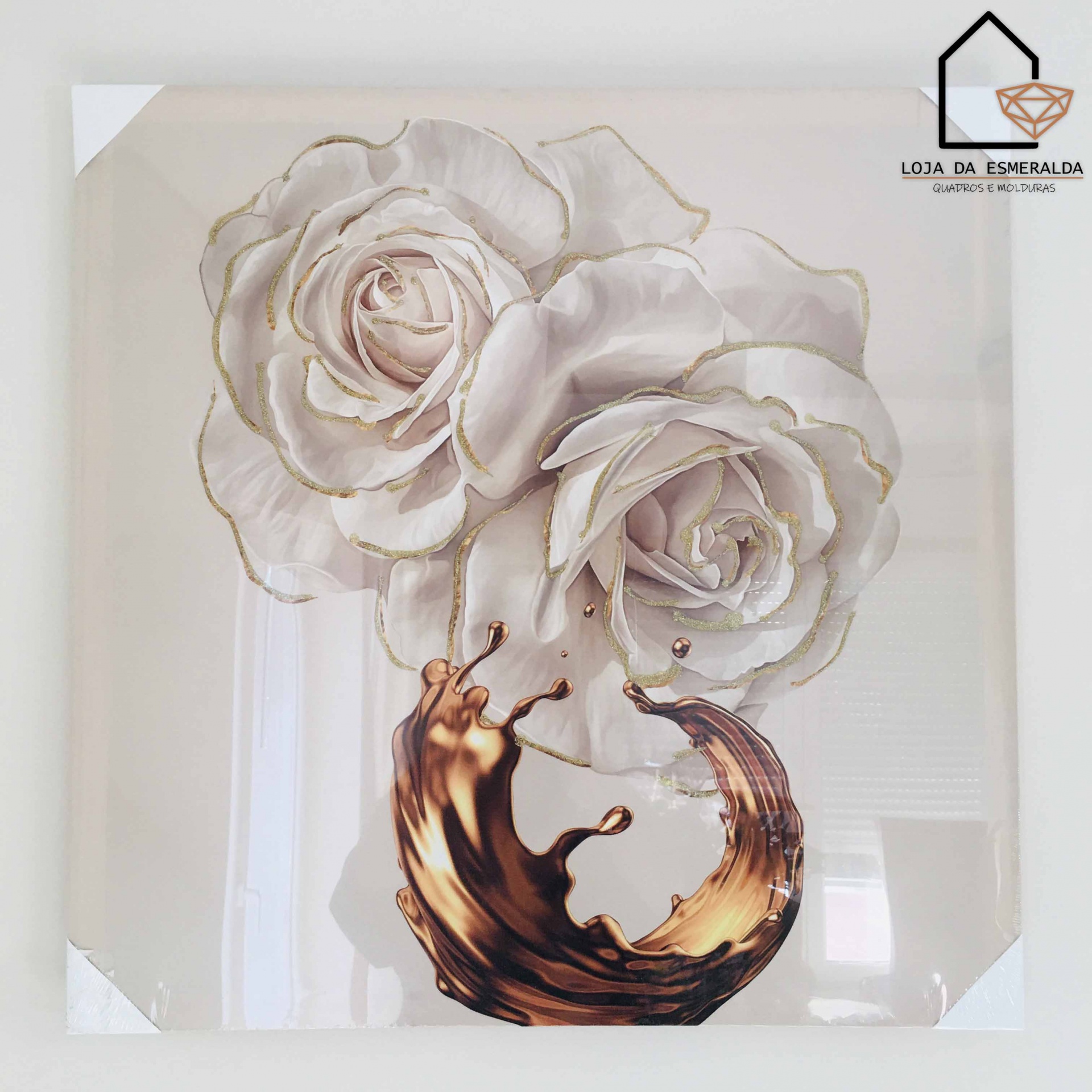 Quadro decorativo com flores brancas e splash dourada