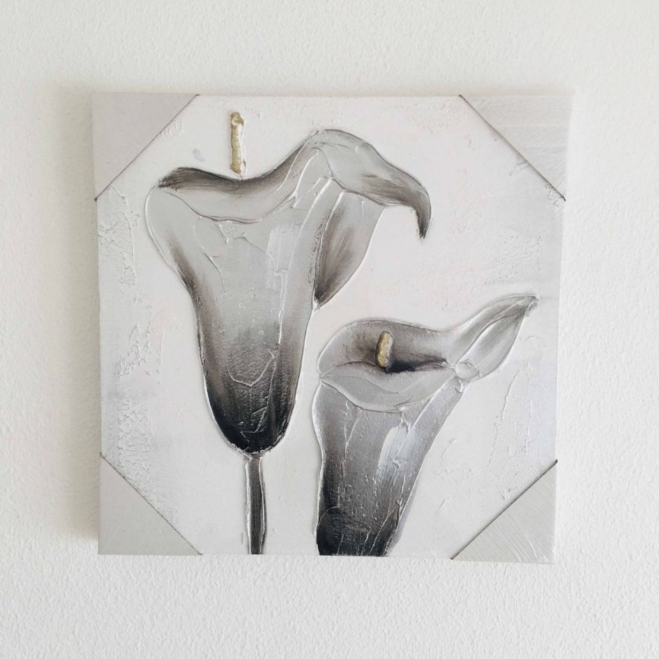 Quadro relevo flores cinza e branco com cantos protegidos