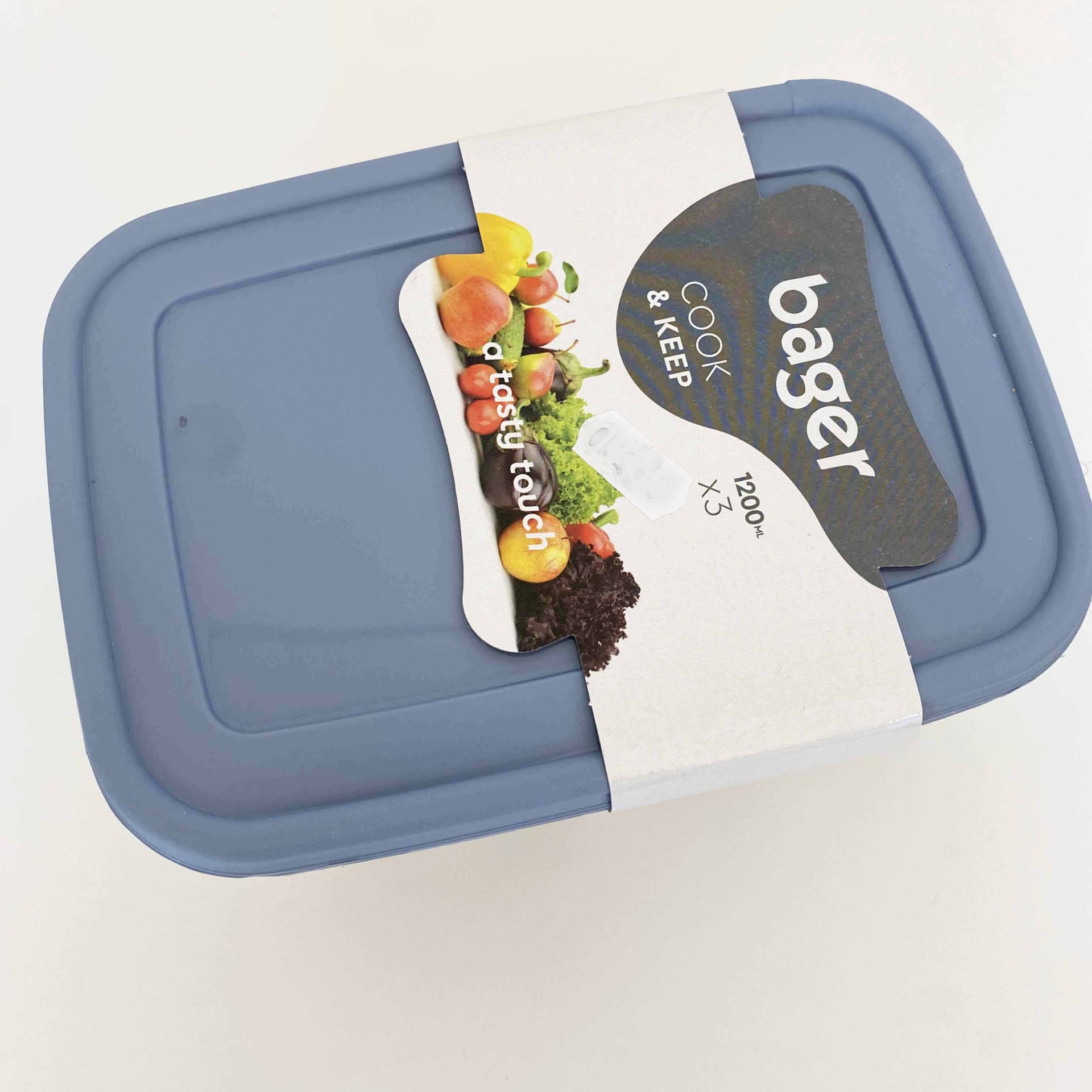 Recipiente plástico azul com faixa branca etiquetada