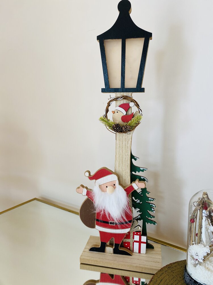 Lanterna decorativa de Natal em madeira com Pai Natal, árvore e presente