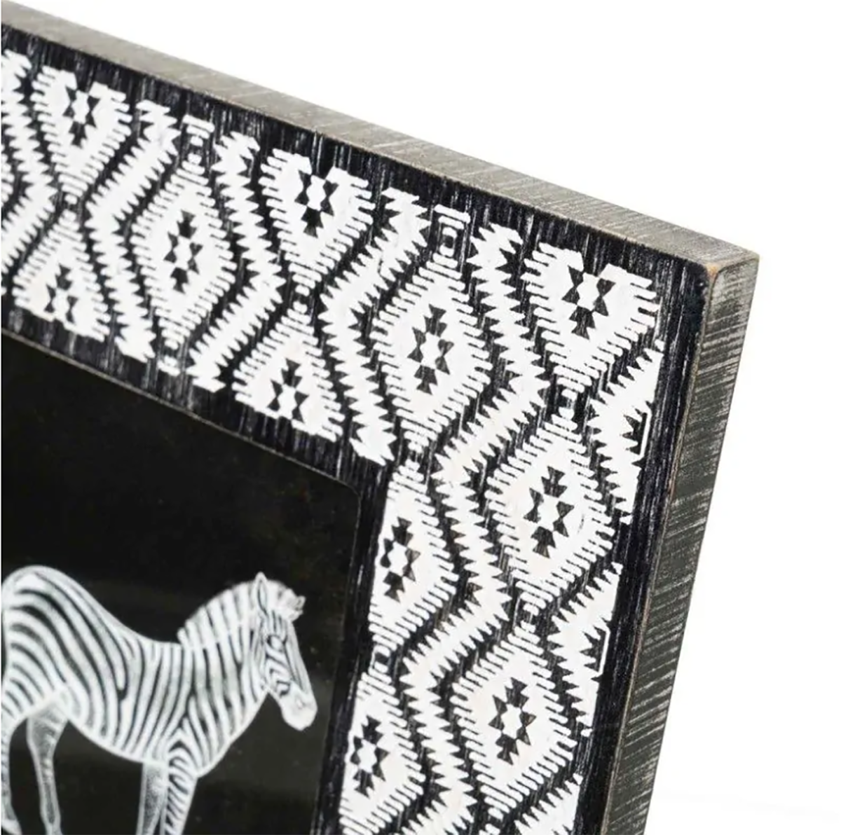 Moldura fotográfica preta e branca com padrão geométrico e imagem de zebra