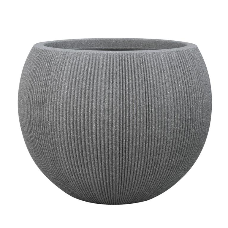 Vaso redondo cinzento com textura de linhas verticais finas