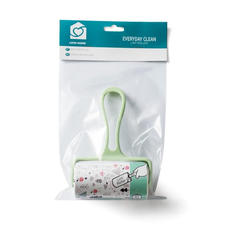 Rolo adesivo para remover pelos da roupa com pega verde claro e embalagem transparente