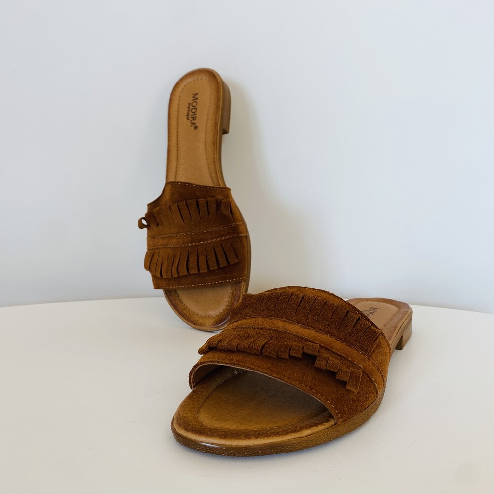 Sandálias castanhas em camurça com franjas