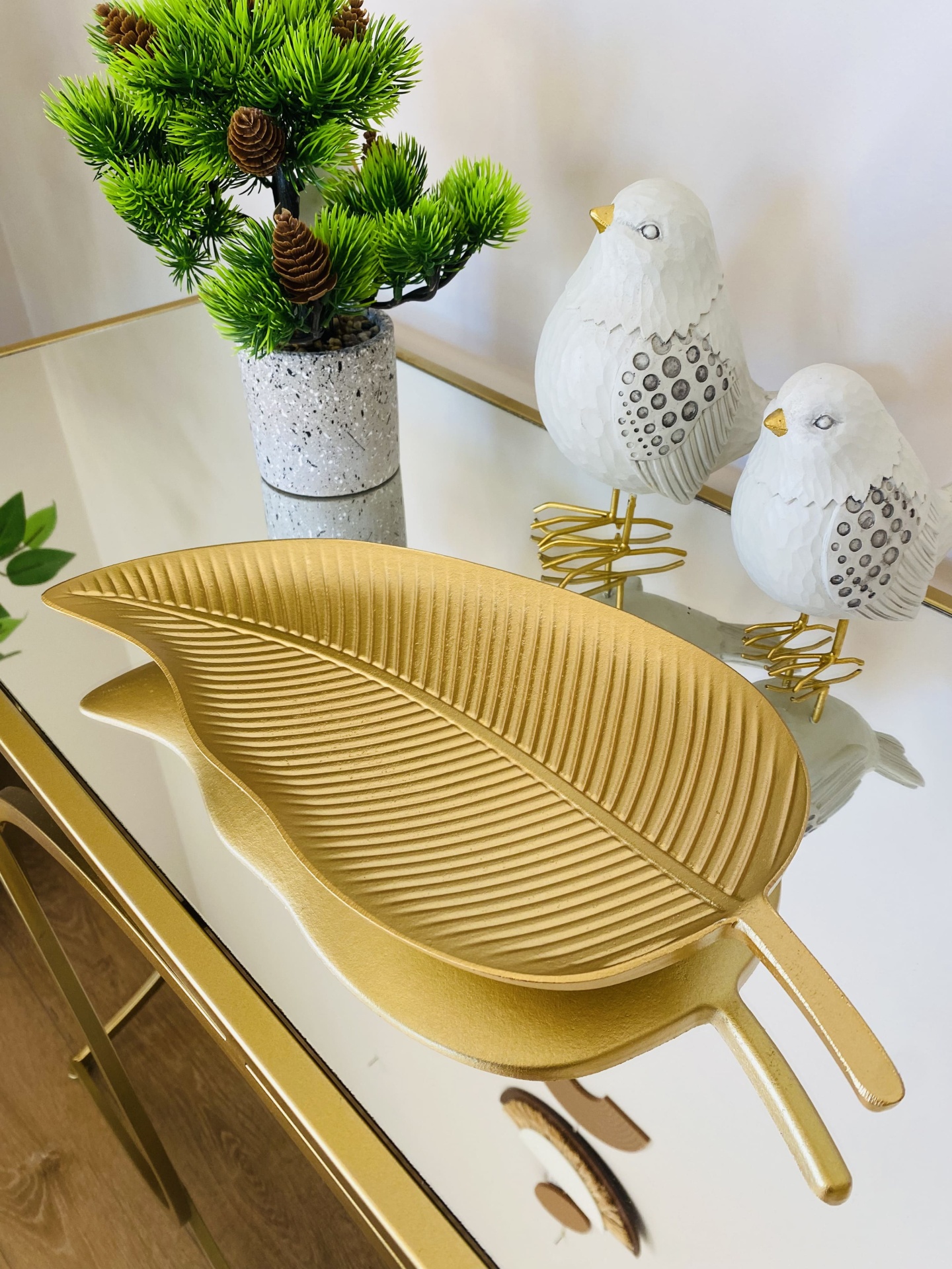 🍃 Folha Decorativa Dourada - C34xL17xA3CM