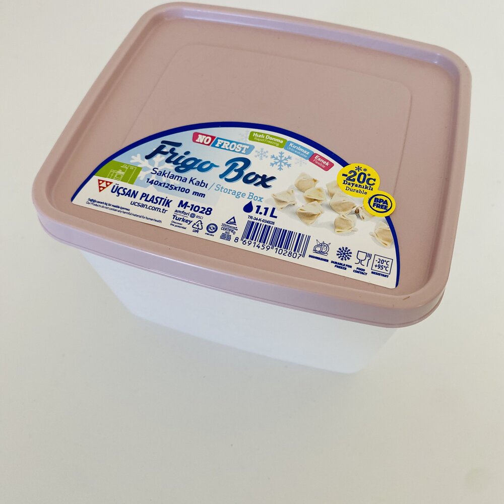 Caixa de armazenamento Frigo Box em plástico branco com tampa bege e etiqueta com informações de uso e capacidade