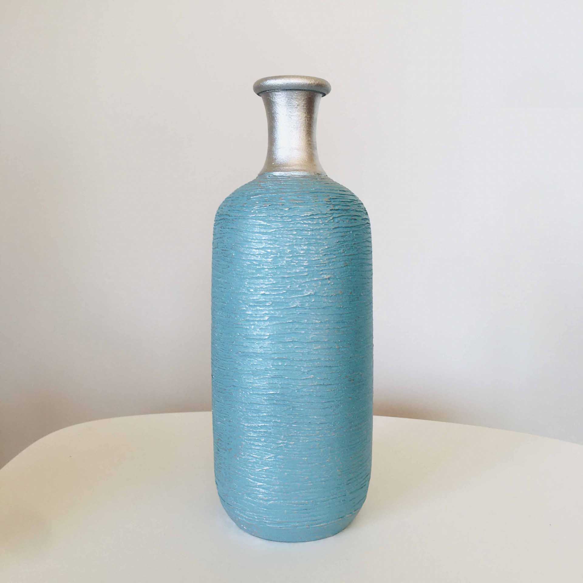 Frasco decorativo azul com gargalo prateado