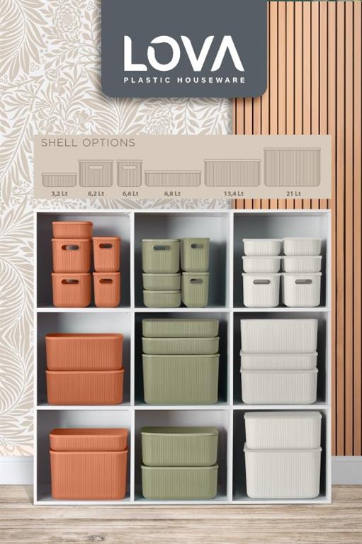 Caixas de arrumação LOVA em plástico com textura estriada em estante branca