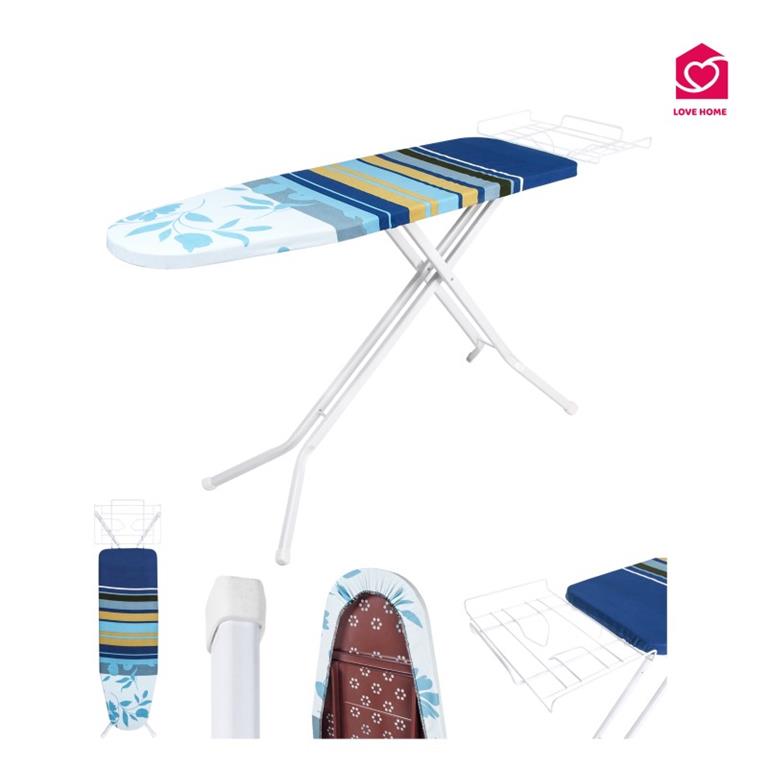 Tábua de engomar azul com suporte para ferro e pernas de metal branco