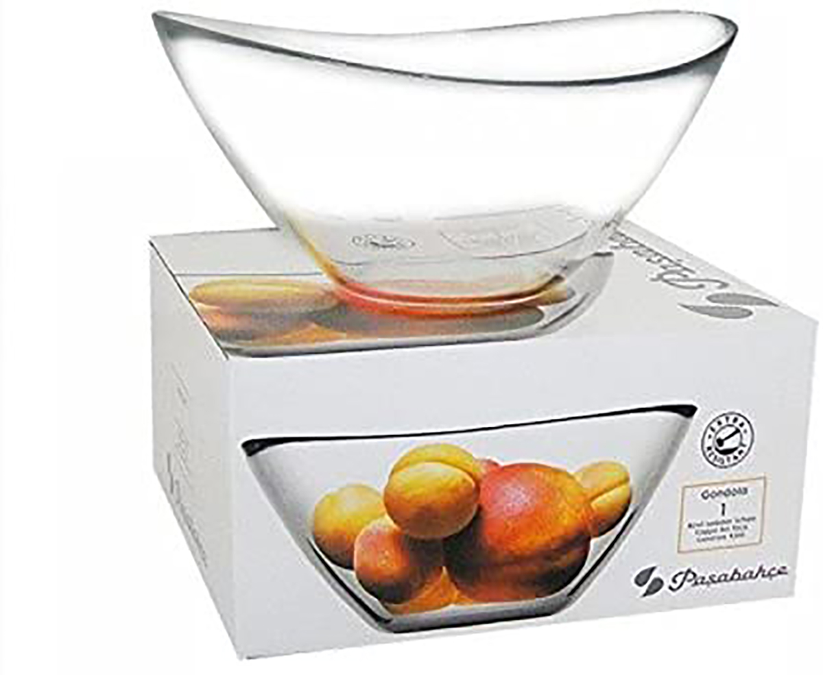 Taça oval de vidro transparente sobre embalagem com imagem de frutos e texto