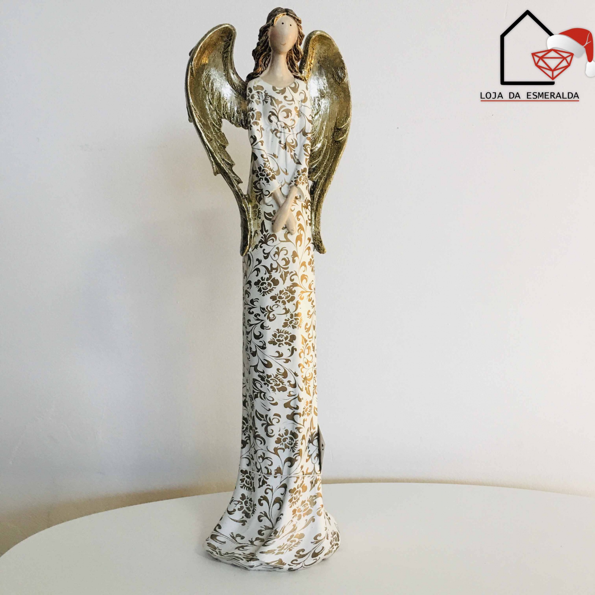 Estátua decorativa de anjo com vestido branco e dourado, asas douradas