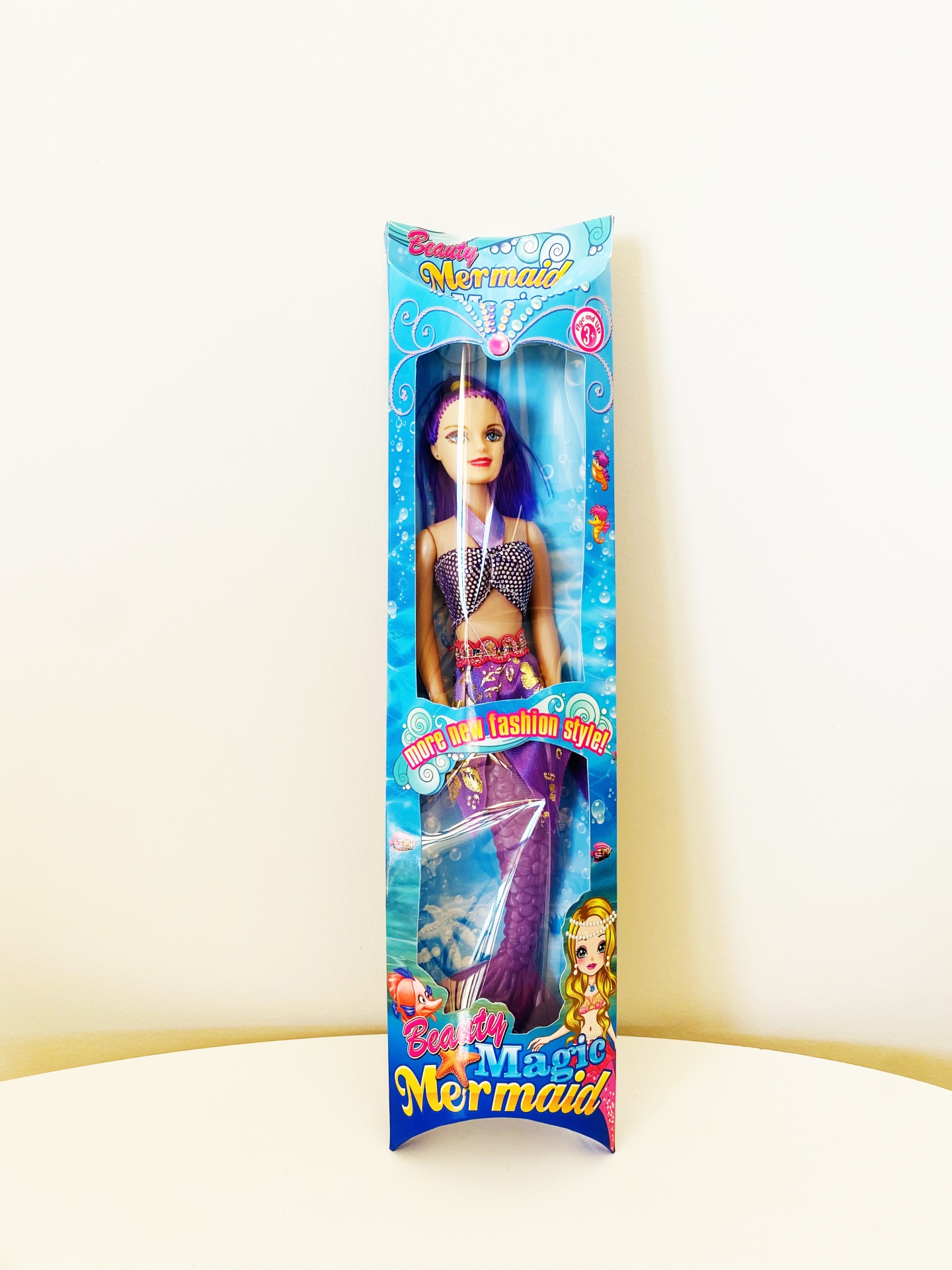 Boneca Barbie Magic Mermaid em caixa azul com janela transparente