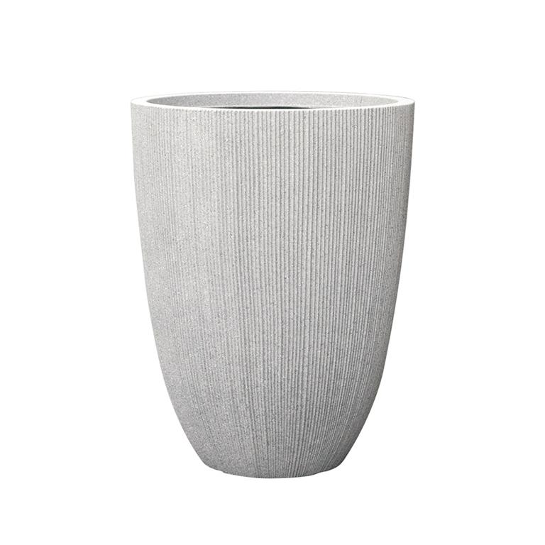Vaso cinza claro com textura de linhas verticais