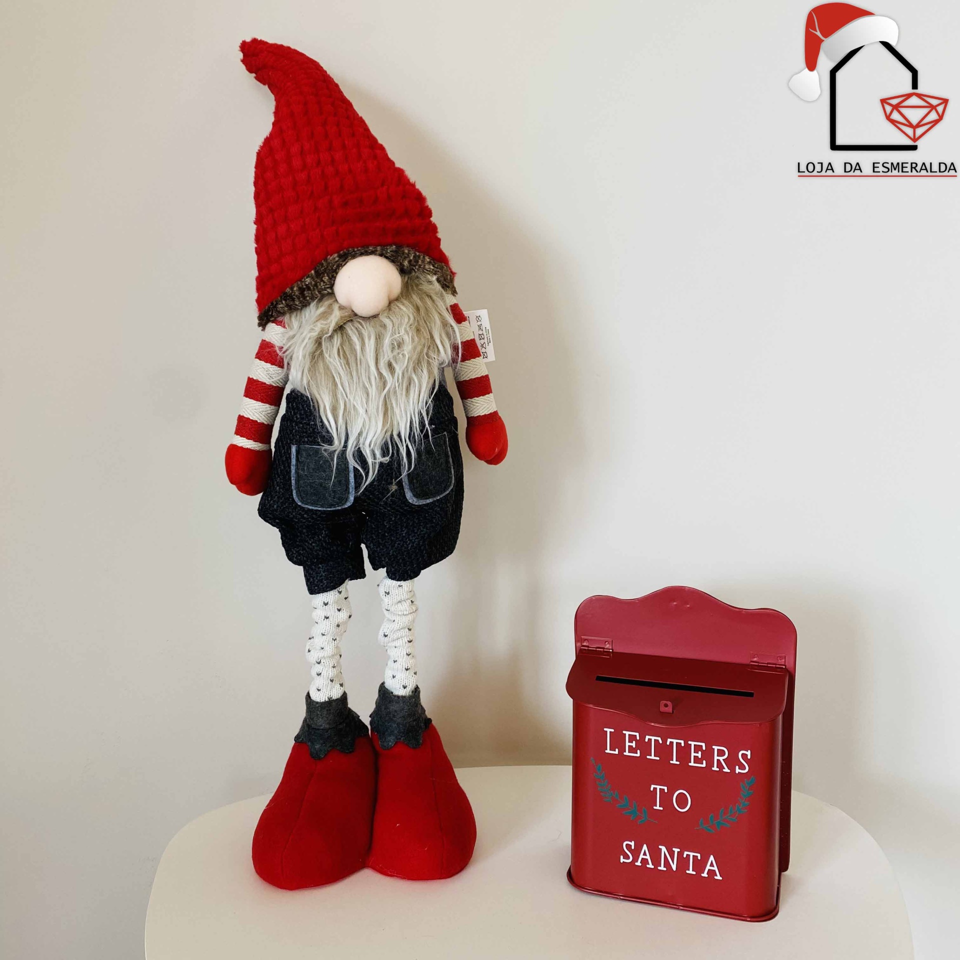 Gnomo decorativo com caixa de correio 'LETTERS TO SANTA'