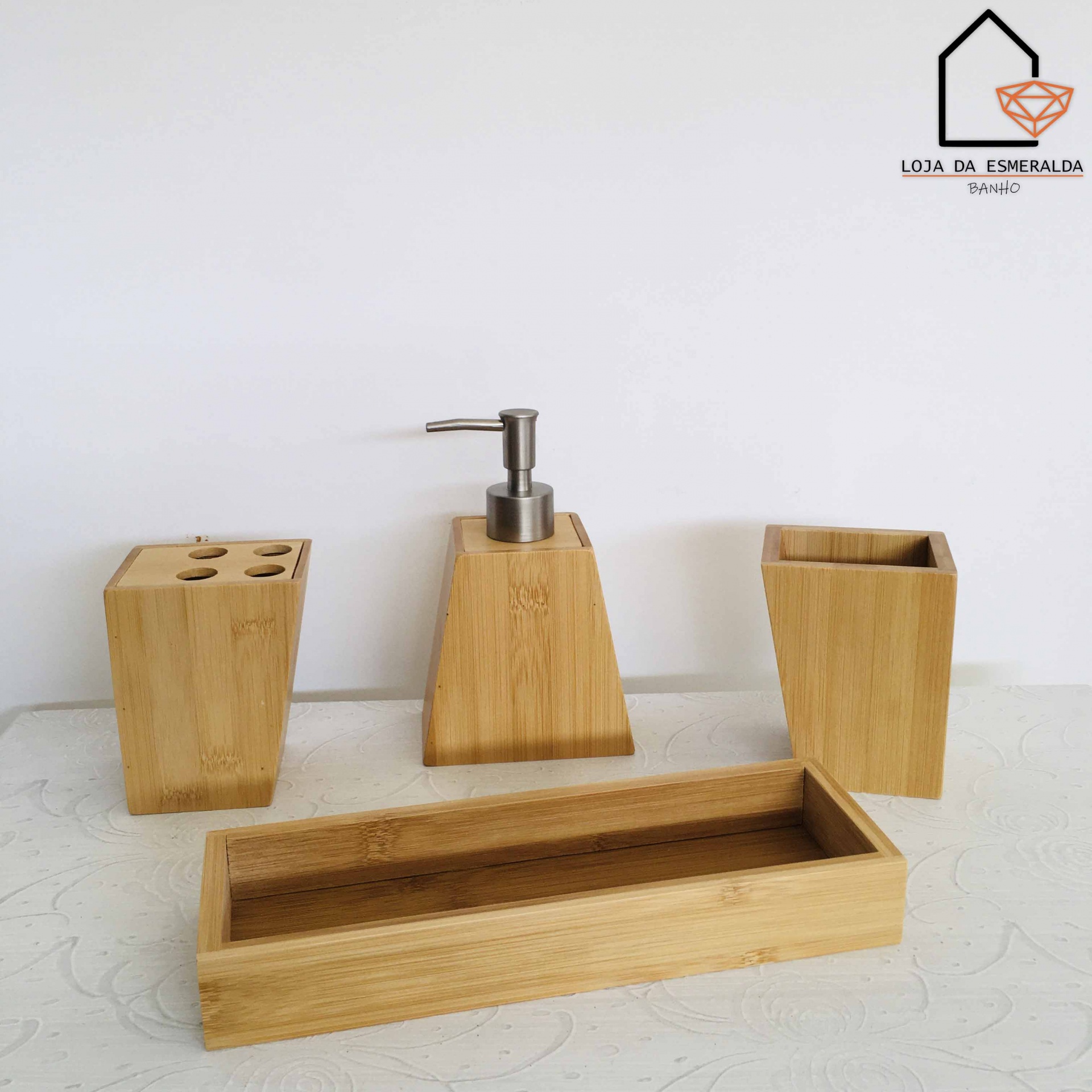 Conjunto de acessórios de banho em bambu com doseador de sabão e suporte para escovas
