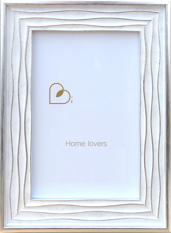 Moldura branca de madeira com textura ondulada e texto Home lovers