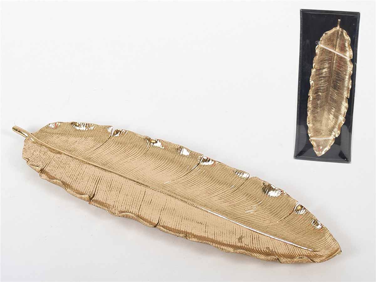 prato decorativo metálico dourado em forma de folha com textura e desgaste