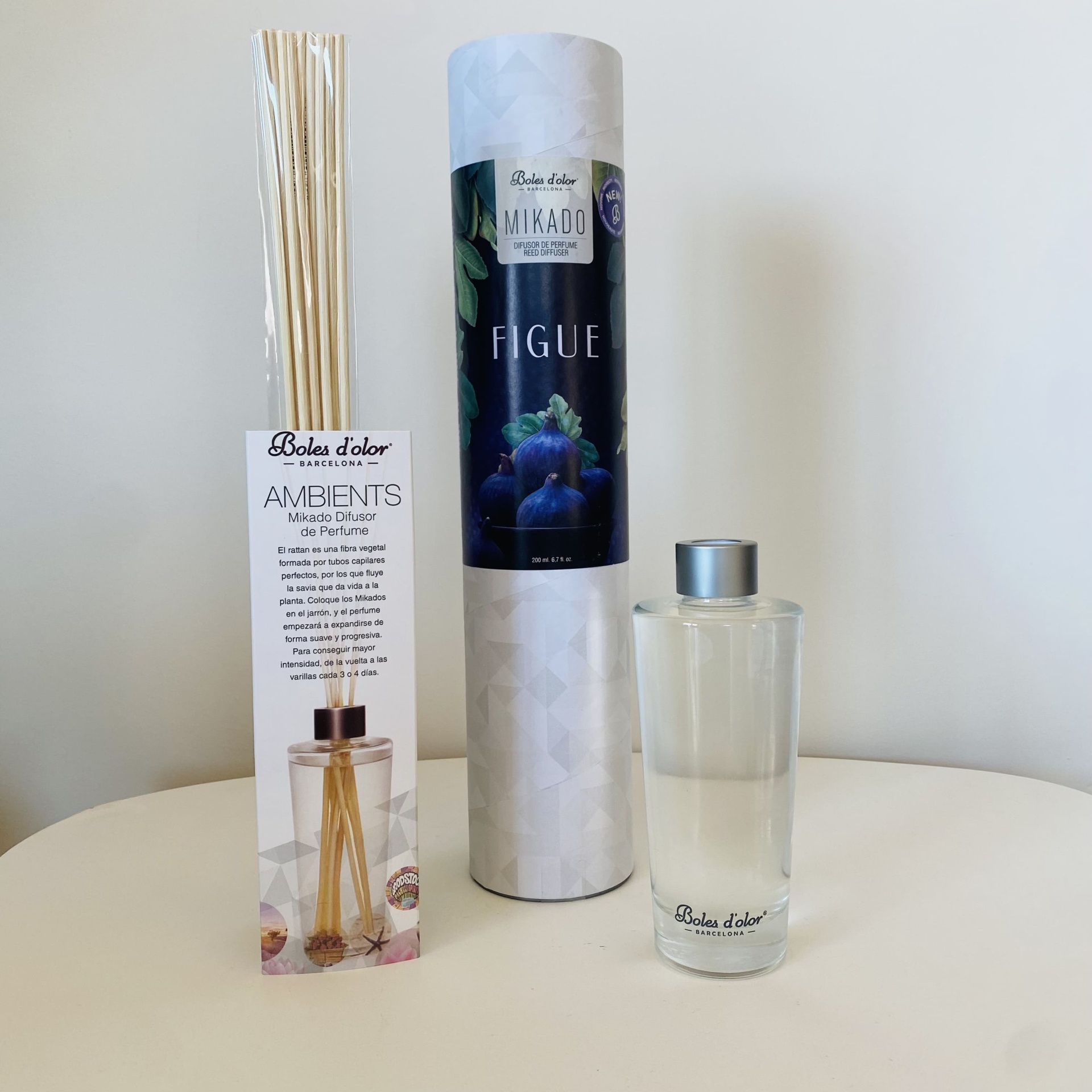 Ambientador Mikado Figueira Bolas de dolor com frasco de vidro, varetas de madeira e embalagem cilíndrica