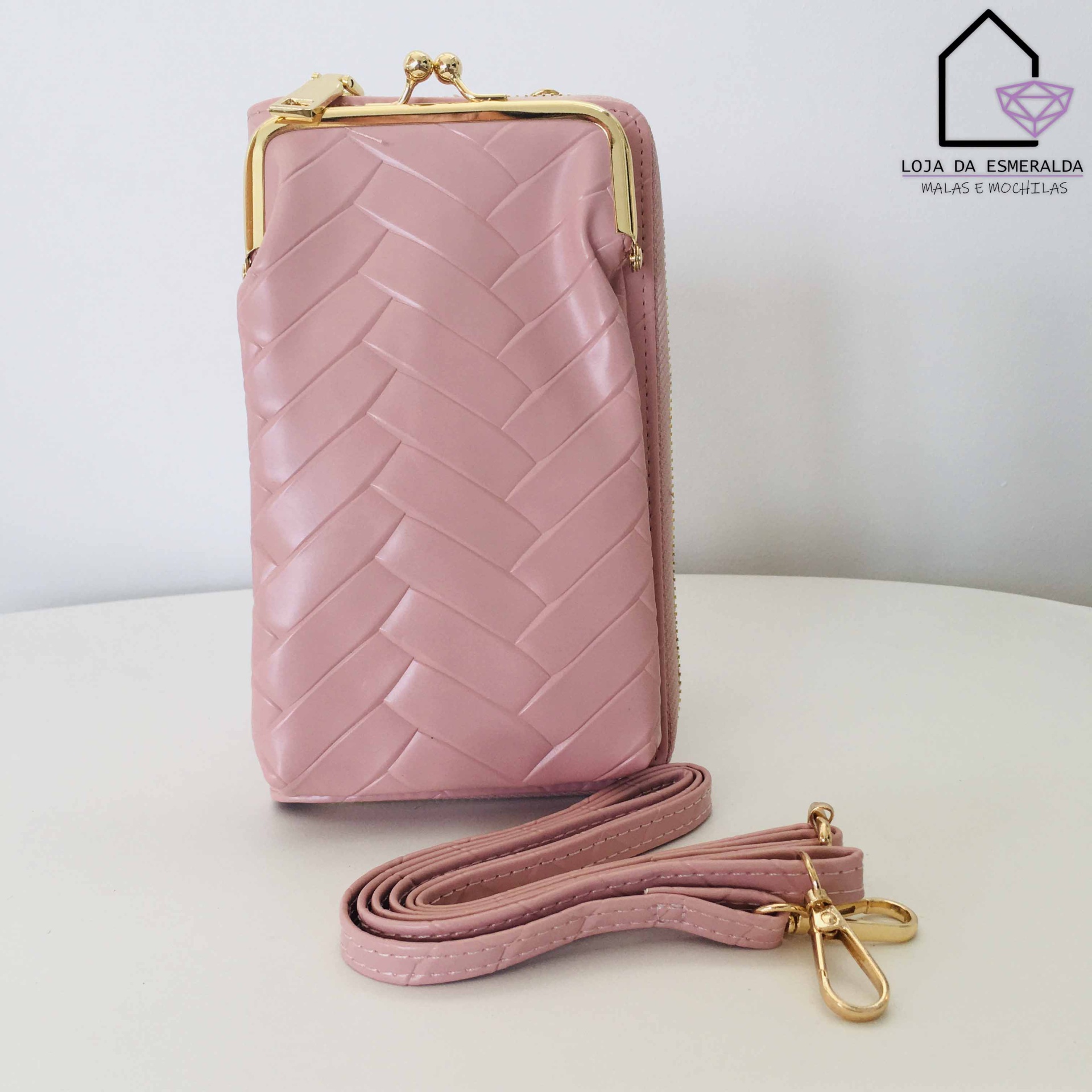 Bolsa pequena rosa com fecho dourado e alça removível