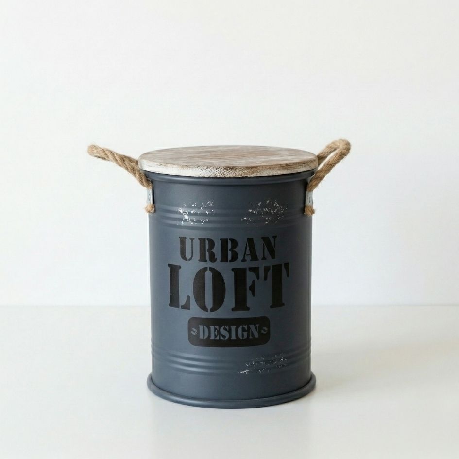 Banco ou tamborete cinza escuro com tampa de madeira e alças de corda