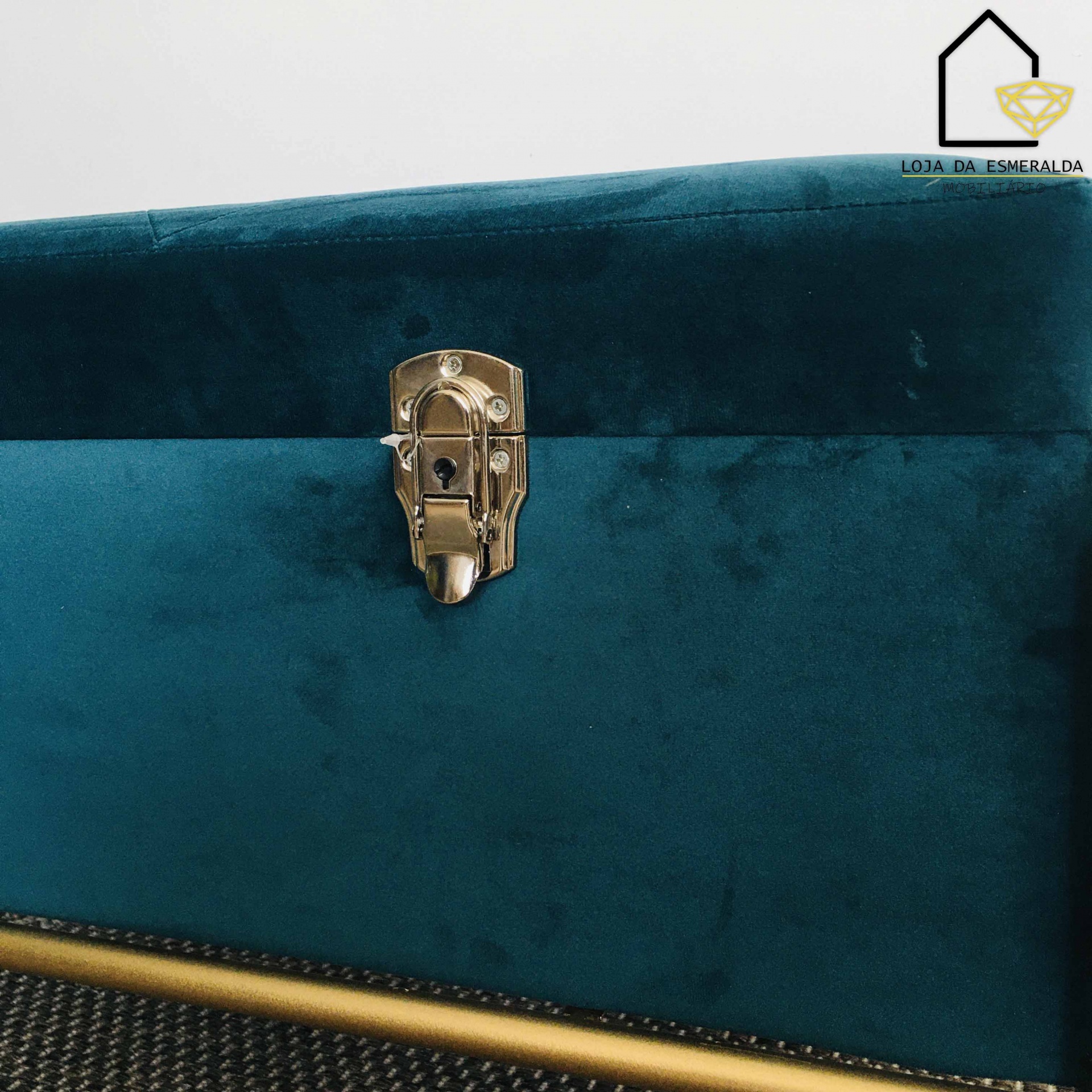 Mala de veludo azul-esverdeado com fecho metálico