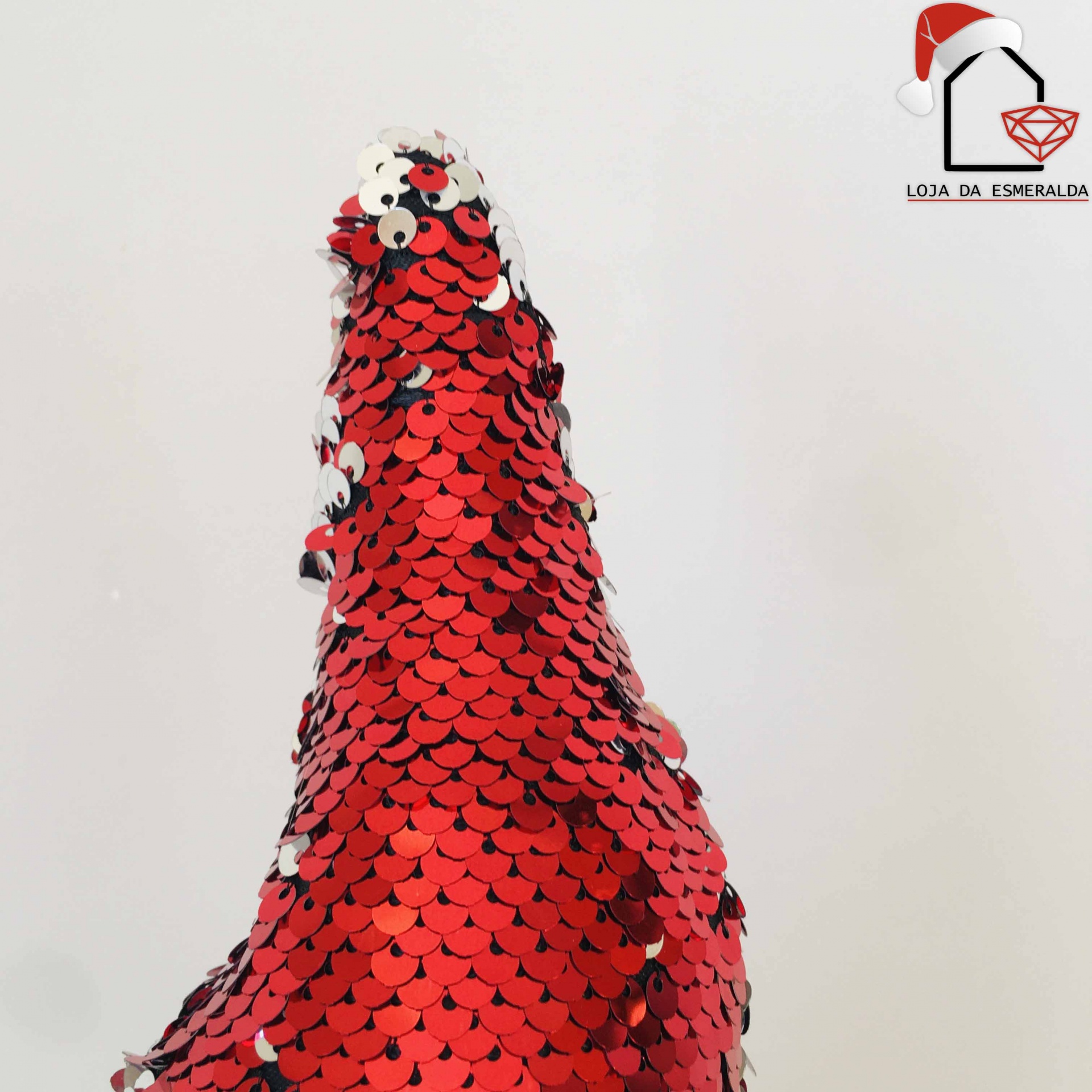 tecido com lantejoulas vermelhas e prateadas brilhantes