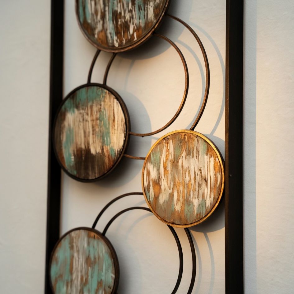 Decoração de parede com círculos de madeira pintados e estrutura metálica