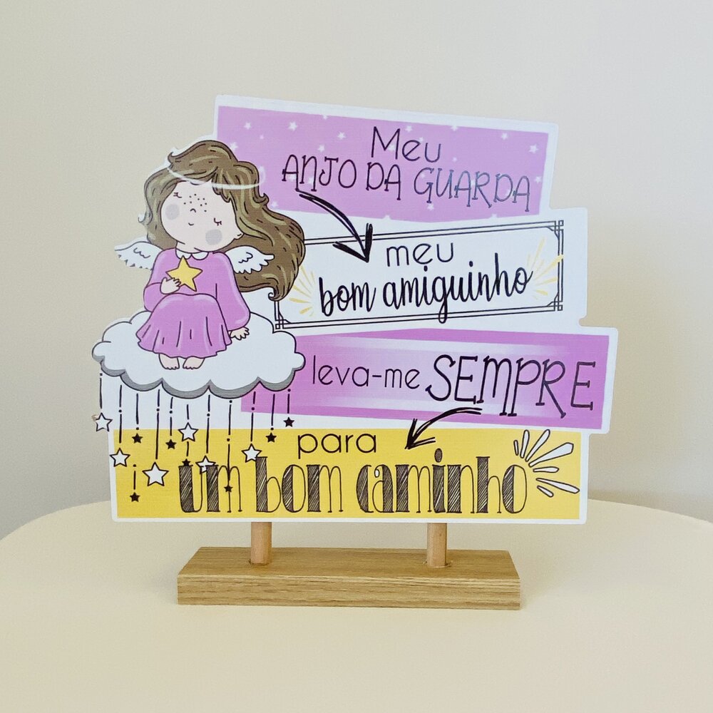 Placa decorativa com anjo e texto em português