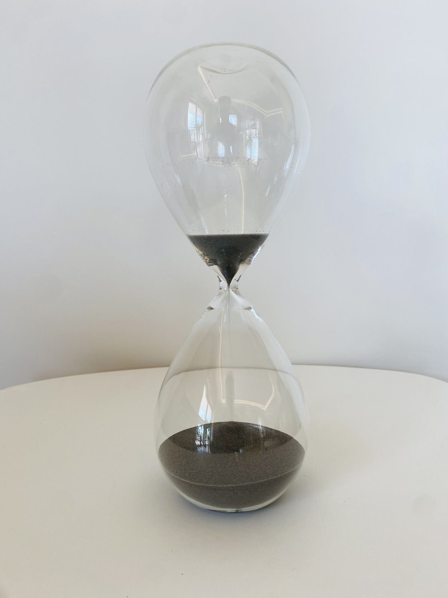 Ampulheta de vidro transparente com areia preta