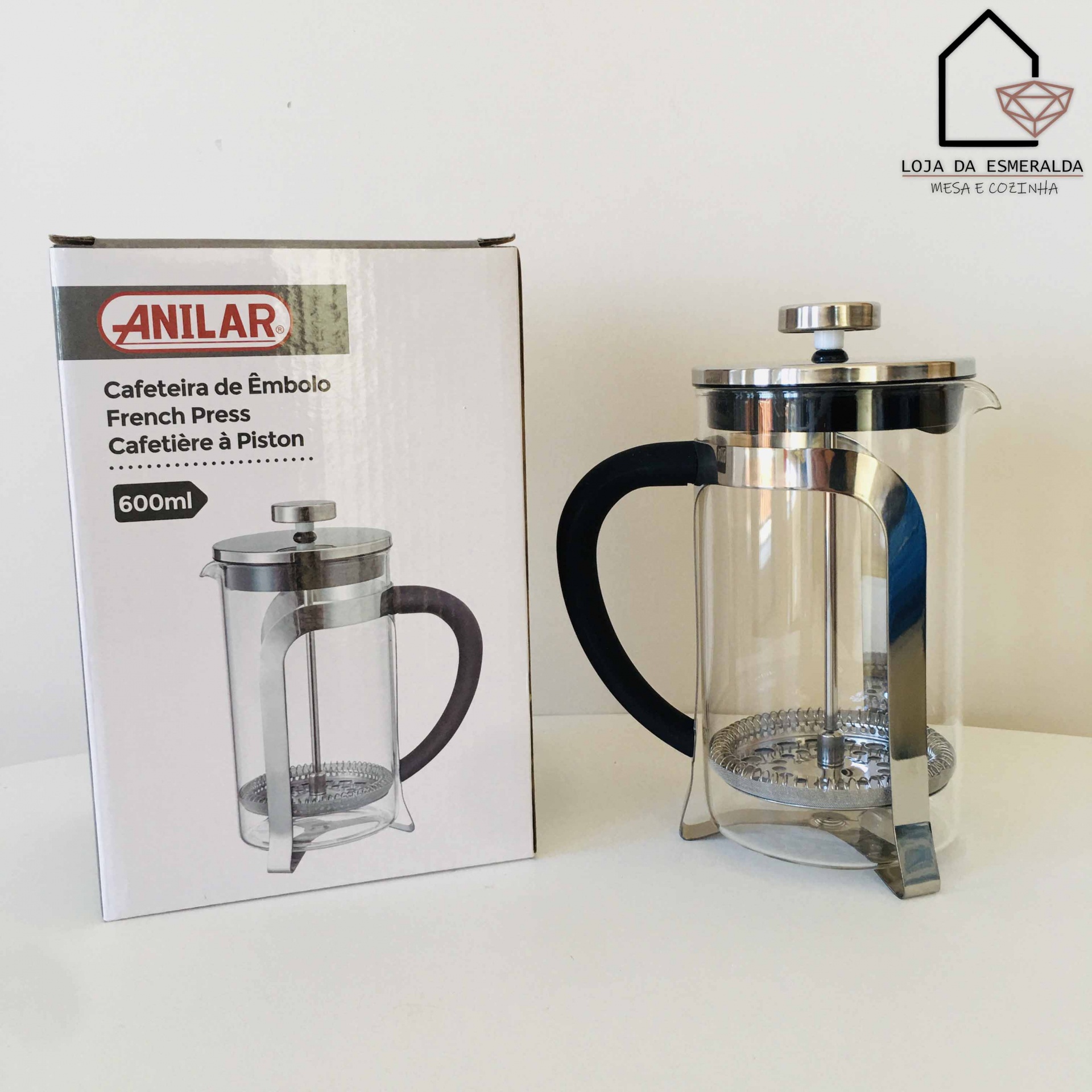 Cafeteira de êmbolo Anilar French Press em vidro e metal com pega preta e embalagem branca