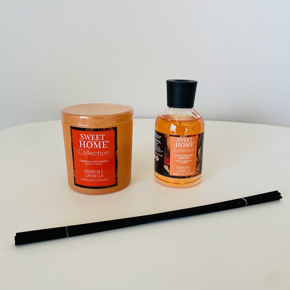 Vela aromática e frasco difusor da coleção Sweet Home em tons laranja com varetas difusoras pretas