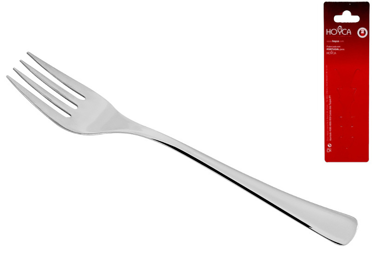 Garfo de mesa em metal prateado com embalagem vermelha