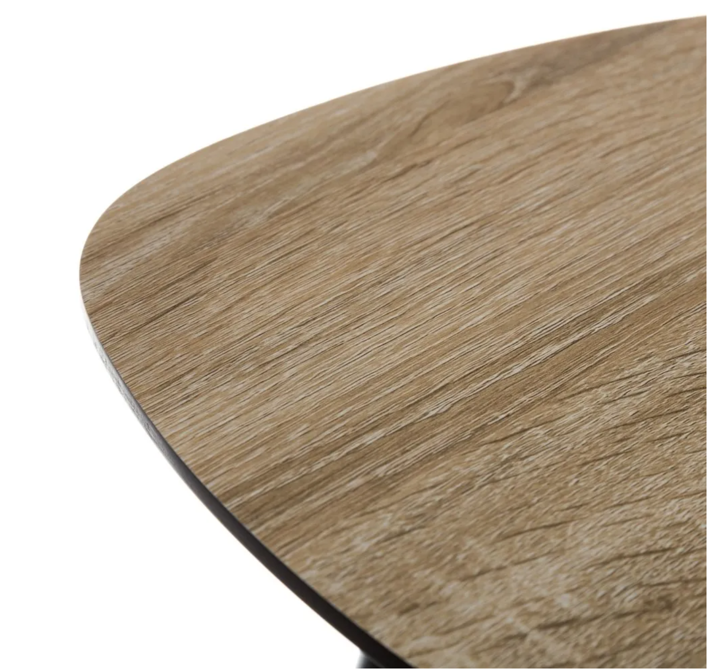 Mesa de madeira com textura natural e cantos arredondados