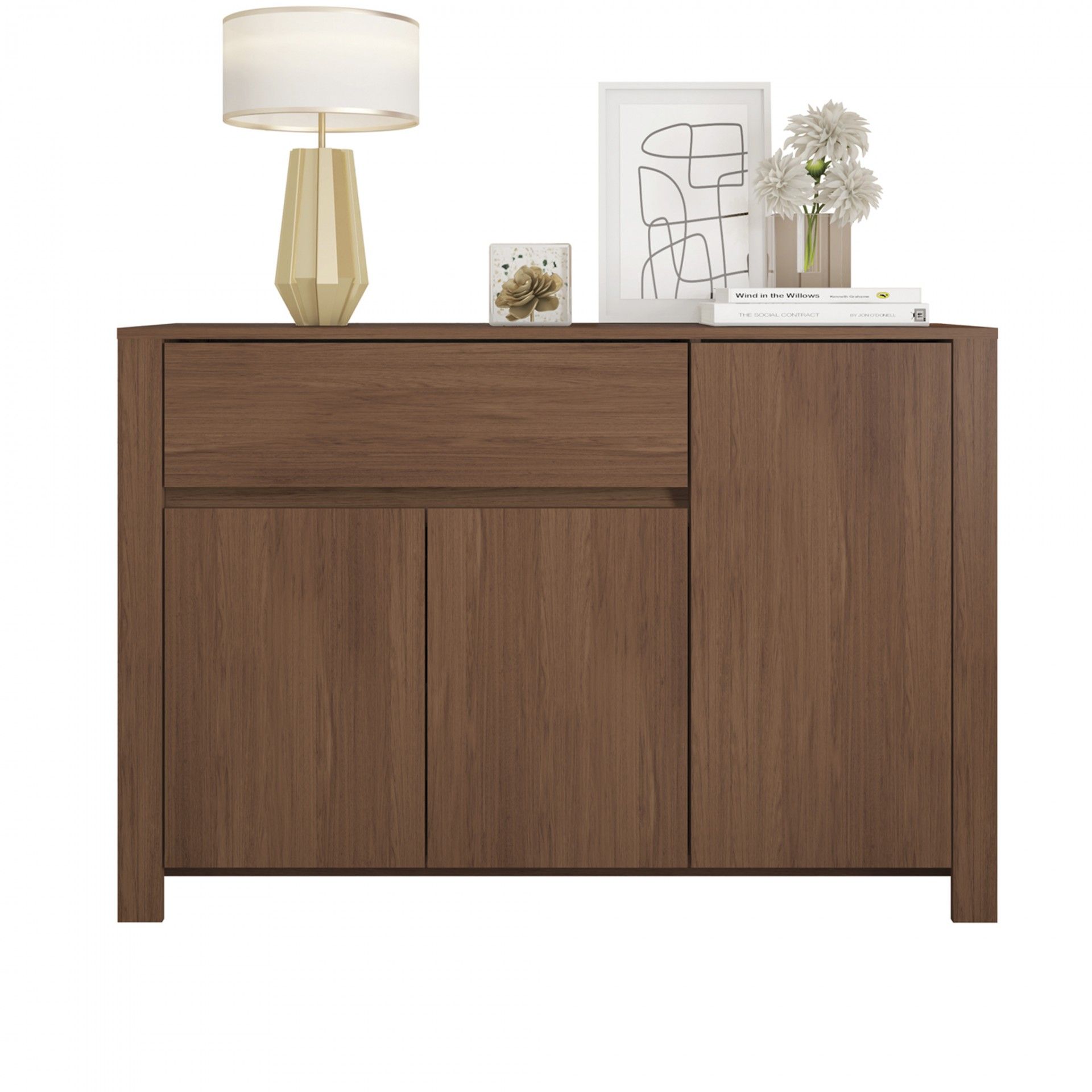 Aparador de madeira com candeeiro, livros, moldura e vaso com flores