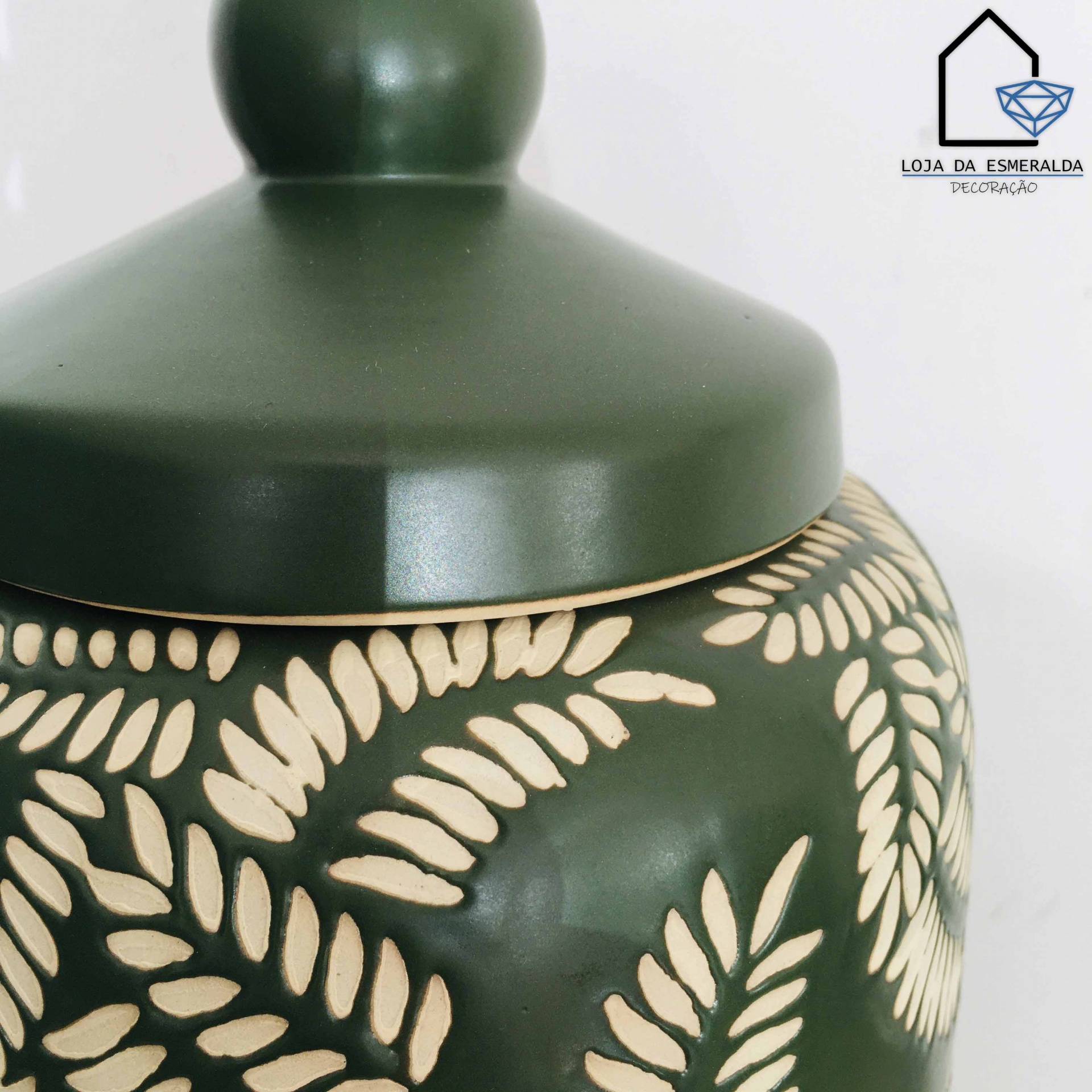 Frasco decorativo verde escuro com padrão de folhas bege e tampa lisa