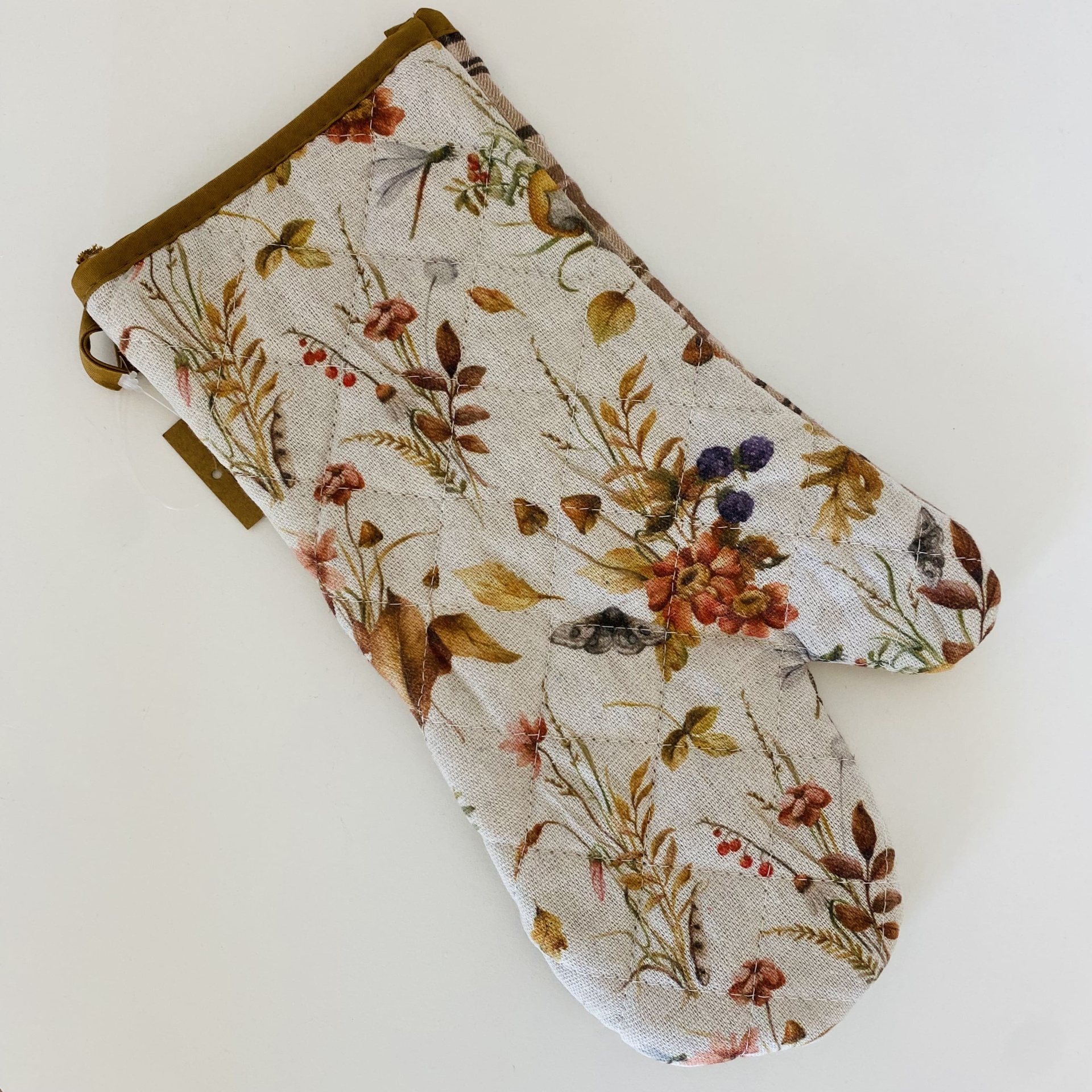 Luva de forno em tecido floral com fundo cinza