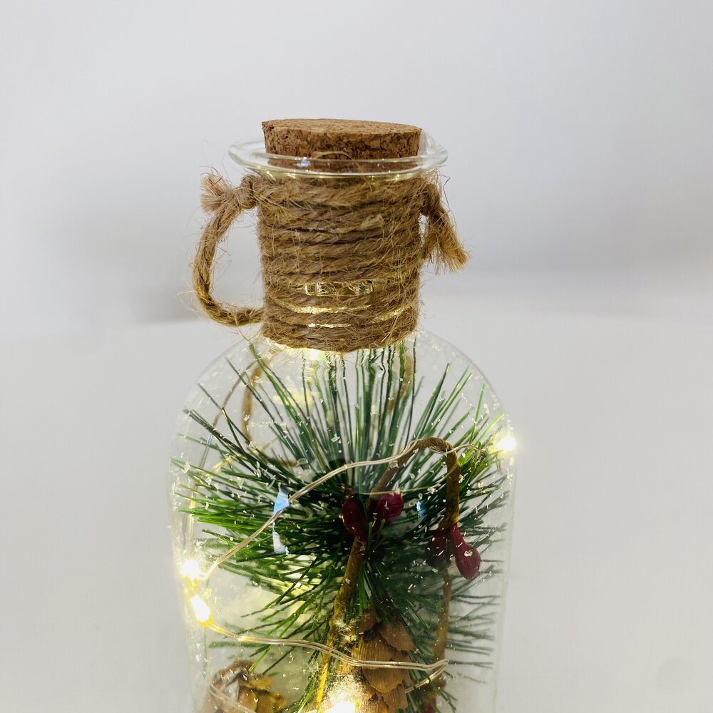 Frasco decorativo de vidro com palha, bagas vermelhas e luzes LED