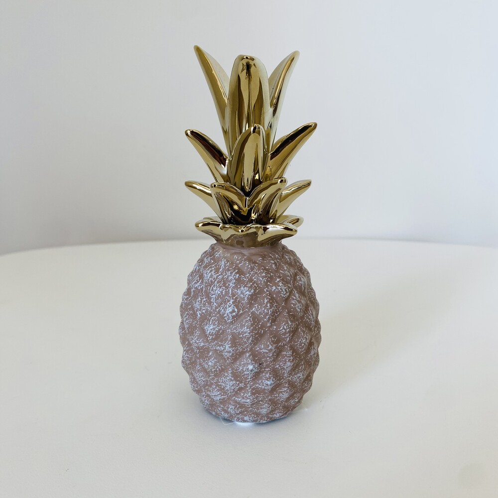Objeto decorativo em forma de ananás com base prateada e topo dourado