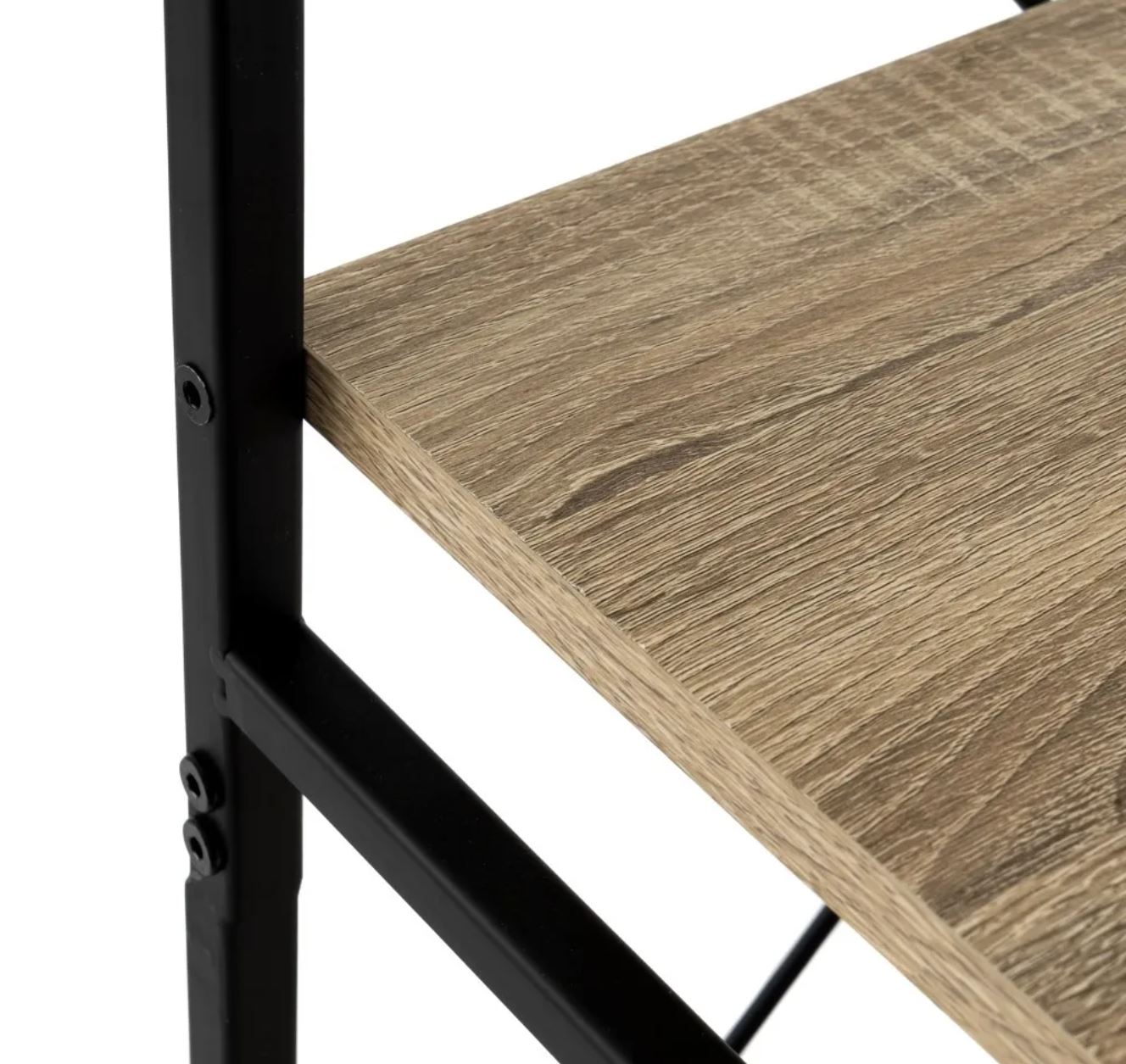 Prateleira de madeira clara com estrutura metálica preta
